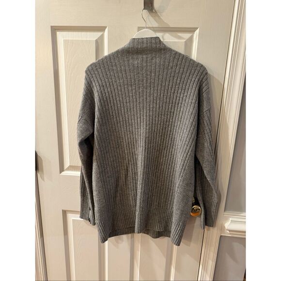 Rag & Bone Gray Merino Wool Twist Front Shoulder Button Sweater sz M - Picture 12 of 12
